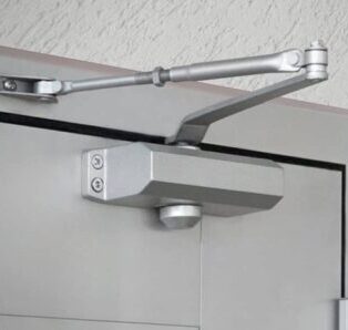 cierrapuertas_brazo_hidraulico e1750388528404